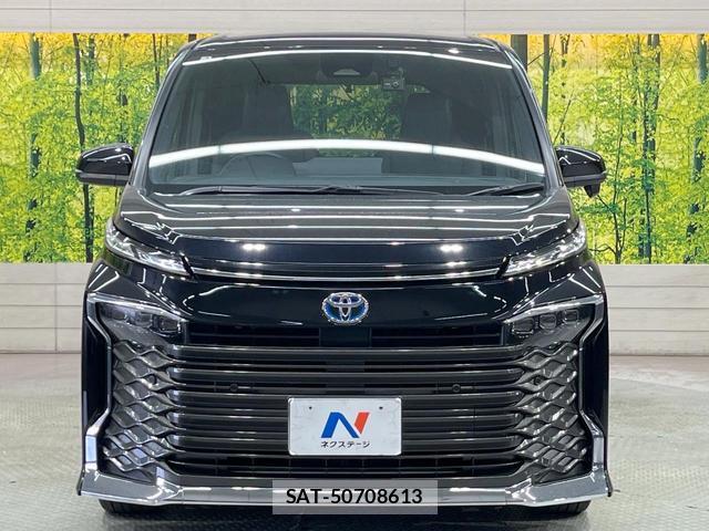 Toyota VOXY 2023-05 8551094-14