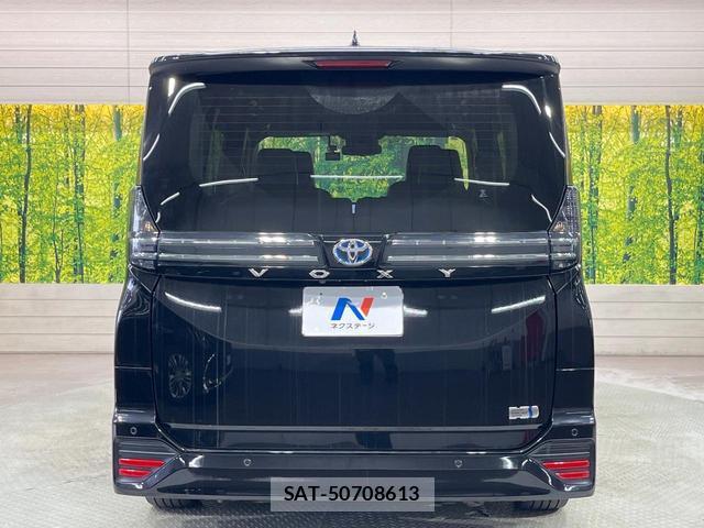 Toyota VOXY 2023-05 8551094-15