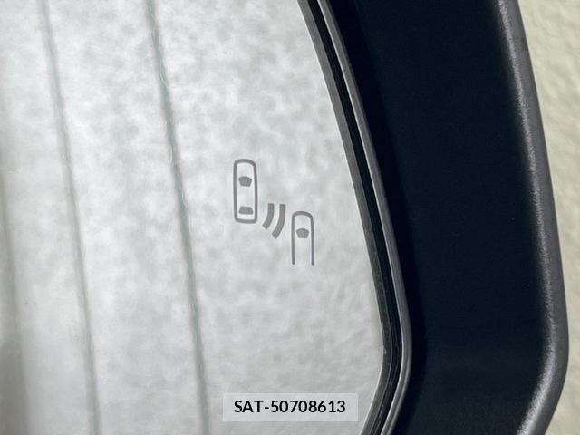 Toyota VOXY 2023-05 8551094-6