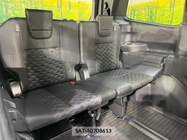Toyota VOXY 2023-05 8551094-9