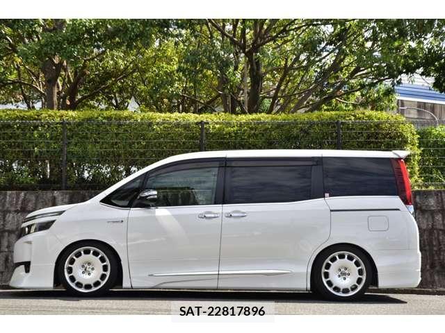 Toyota VOXY 2014-03 8551194-12
