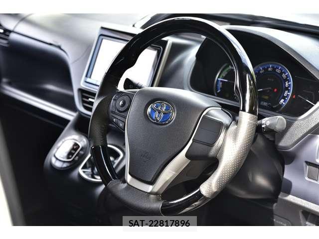 Toyota VOXY 2014-03 8551194-14