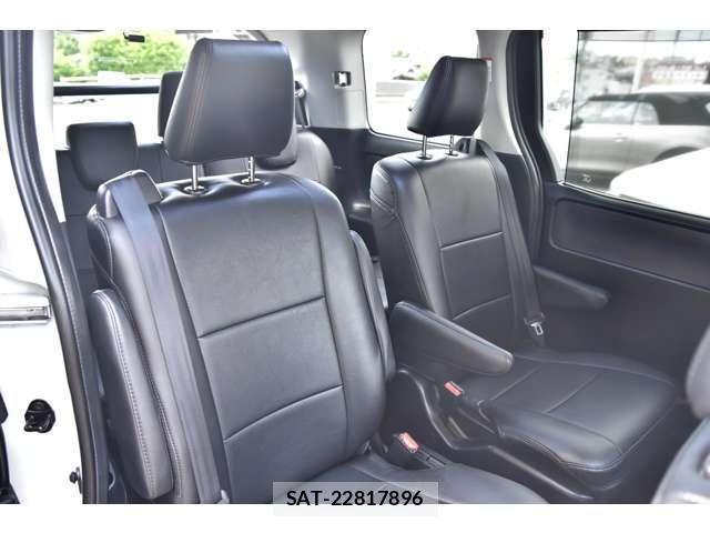 Toyota VOXY 2014-03 8551194-17