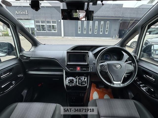 Toyota VOXY 2018-03 8551350-1