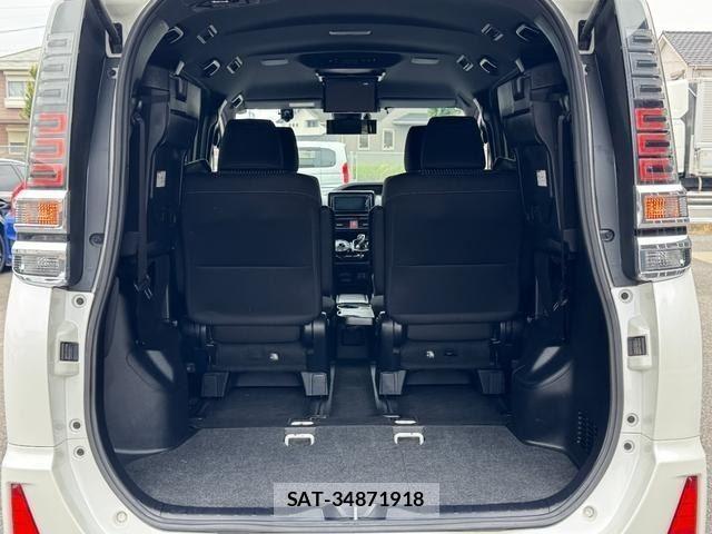 Toyota VOXY 2018-03 8551350-10