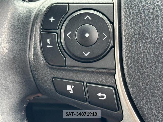 Toyota VOXY 2018-03 8551350-13