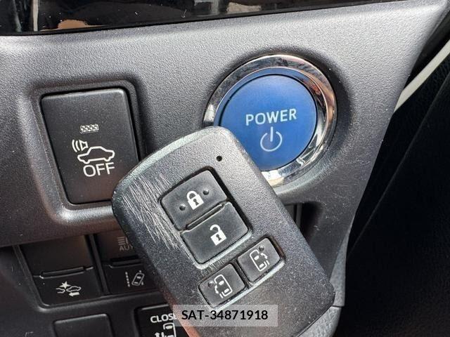 Toyota VOXY 2018-03 8551350-14