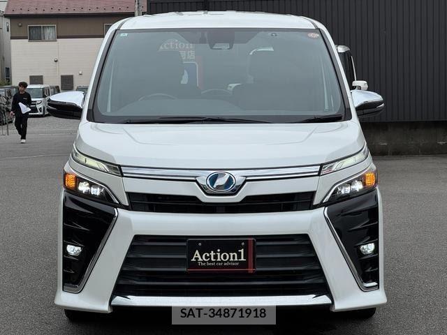 Toyota VOXY 2018-03 8551350-2
