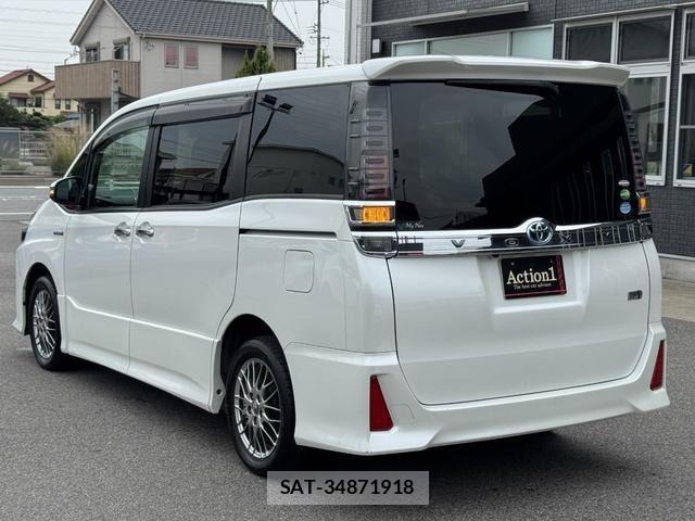 Toyota VOXY 2018-03 8551350-3