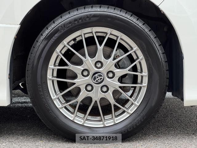 Toyota VOXY 2018-03 8551350-7