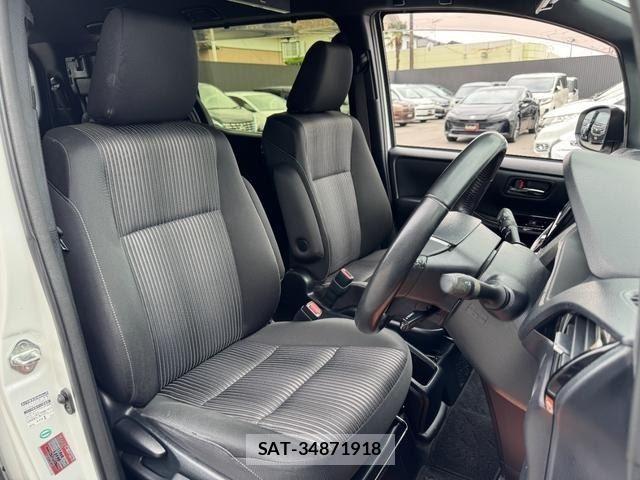 Toyota VOXY 2018-03 8551350-8