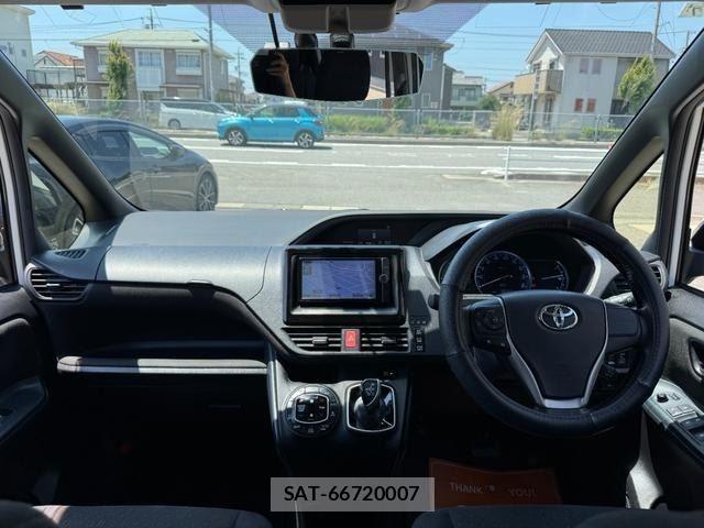 Toyota VOXY 2014-08 8551351-1