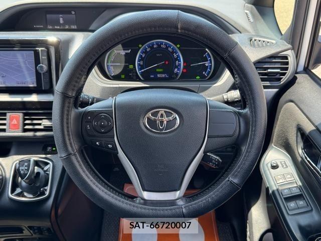 Toyota VOXY 2014-08 8551351-11