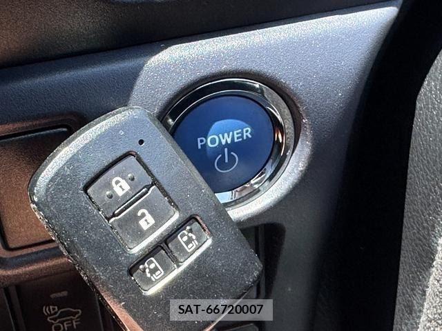 Toyota VOXY 2014-08 8551351-14