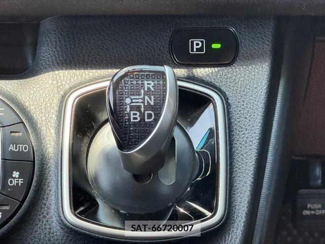 Toyota VOXY 2014-08 8551351-16