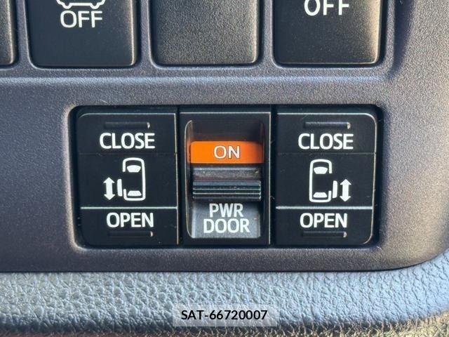 Toyota VOXY 2014-08 8551351-18