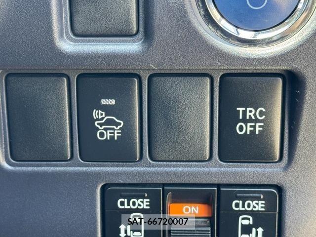 Toyota VOXY 2014-08 8551351-19