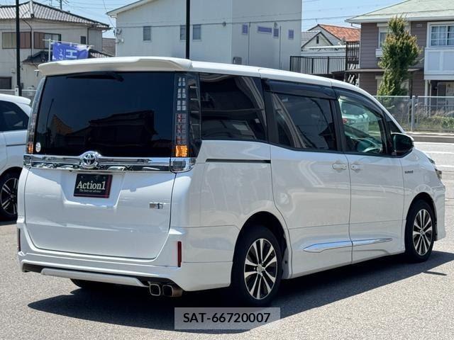 Toyota VOXY 2014-08 8551351-5