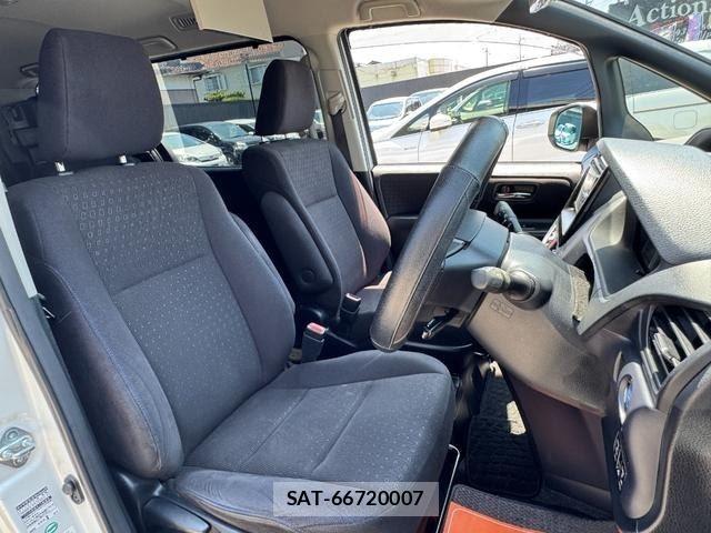 Toyota VOXY 2014-08 8551351-8