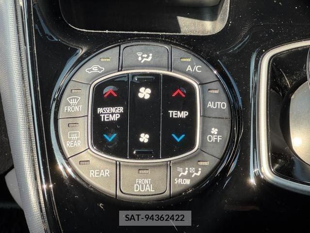 Toyota VOXY 2017-04 8551354-18