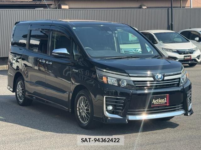 Toyota VOXY 2017-04 8551354-6
