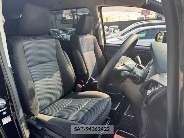 Toyota VOXY 2017-04 8551354-8