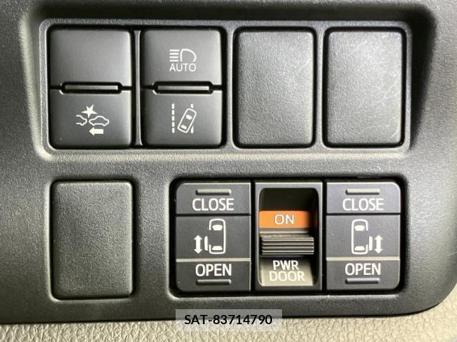 Toyota VOXY 2021-03 8551455-15