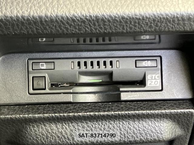 Toyota VOXY 2021-03 8551455-16
