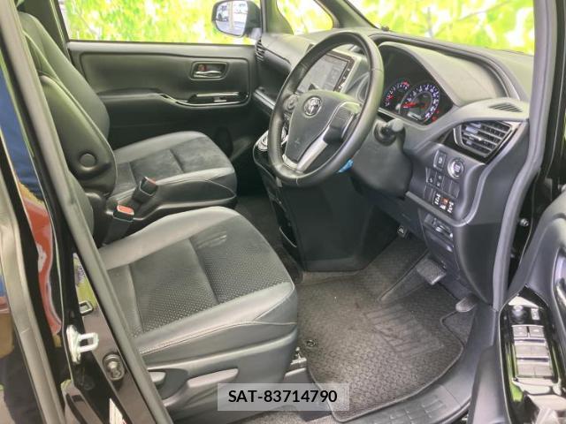 Toyota VOXY 2021-03 8551455-4