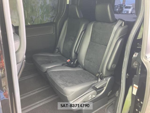 Toyota VOXY 2021-03 8551455-6