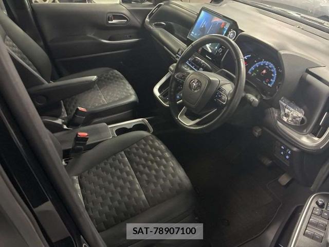 Toyota VOXY 2022-03 8551469-11
