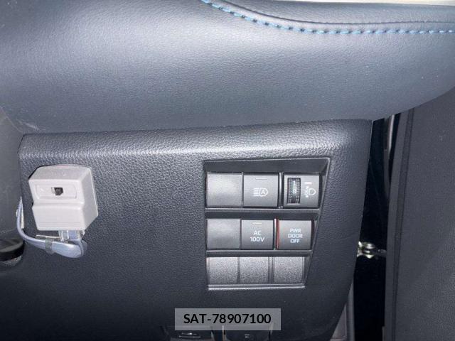 Toyota VOXY 2022-03 8551469-12