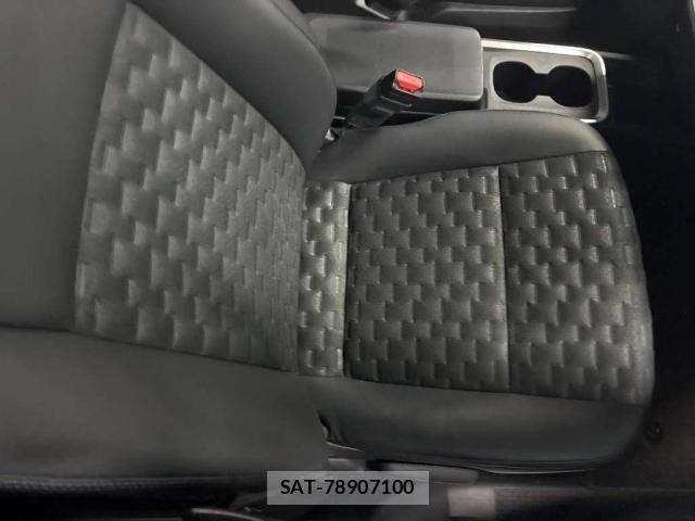 Toyota VOXY 2022-03 8551469-13