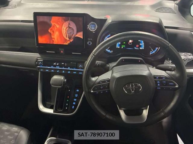 Toyota VOXY 2022-03 8551469-2