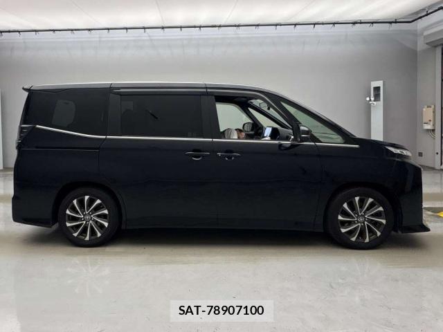 Toyota VOXY 2022-03 8551469-3