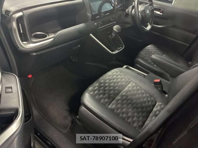 Toyota VOXY 2022-03 8551469-5