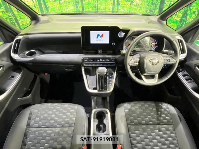 Toyota VOXY 2022-04 8551665-1