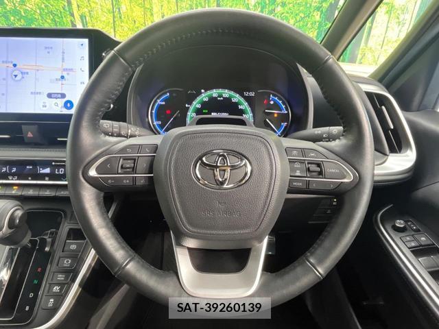 Toyota VOXY 2022-03 8551695-11