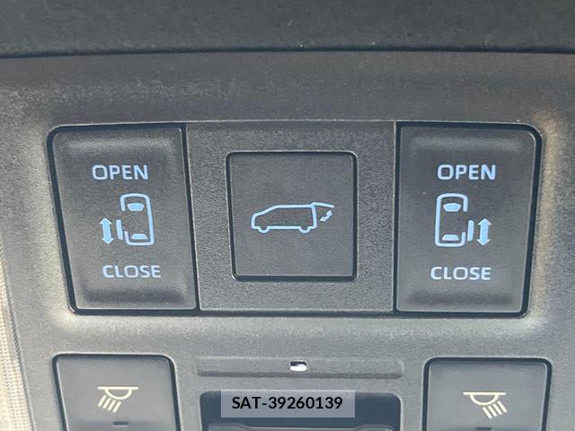Toyota VOXY 2022-03 8551695-4