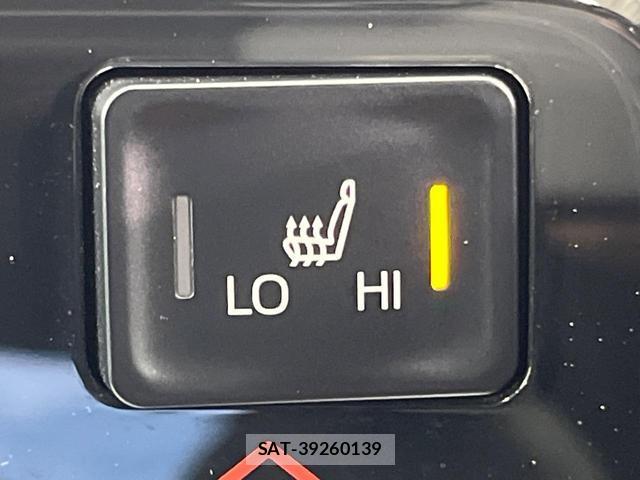 Toyota VOXY 2022-03 8551695-6