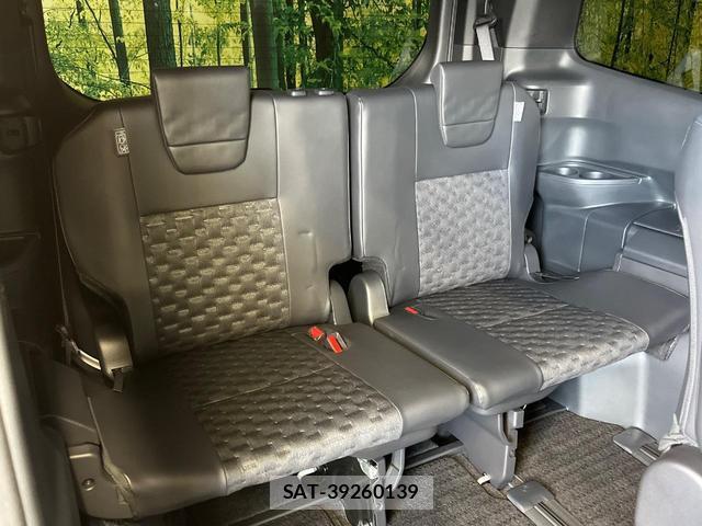 Toyota VOXY 2022-03 8551695-9