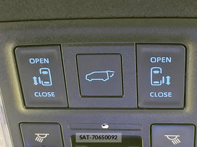 Toyota VOXY 2022-09 8551748-2