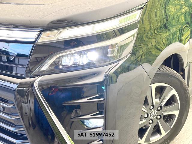 Toyota VOXY 2020-02 8551751-11