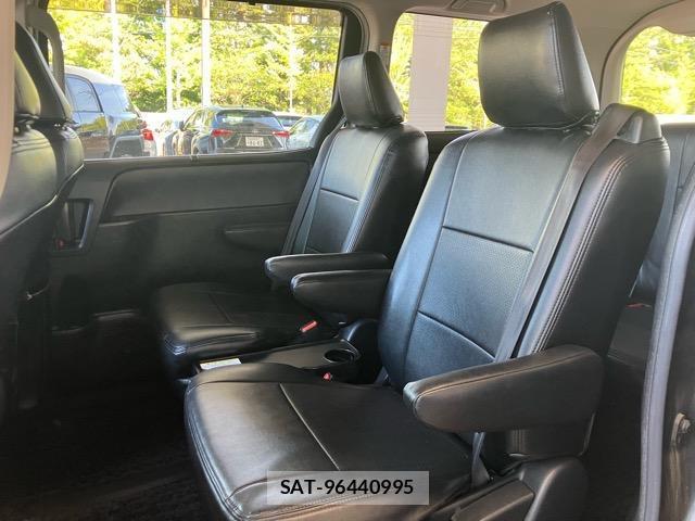 Toyota VOXY 2016-12 8551764-7