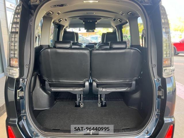Toyota VOXY 2016-12 8551764-9