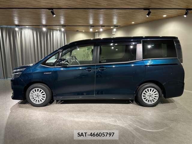 Toyota VOXY 2014-06 8551790-10
