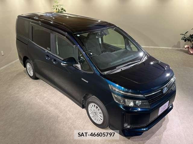 Toyota VOXY 2014-06 8551790-11