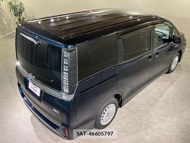Toyota VOXY 2014-06 8551790-13