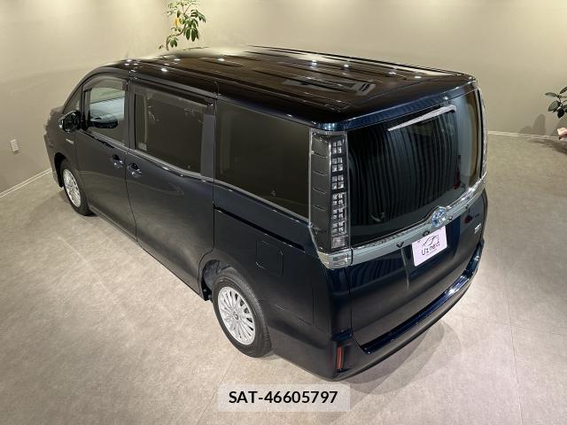 Toyota VOXY 2014-06 8551790-14