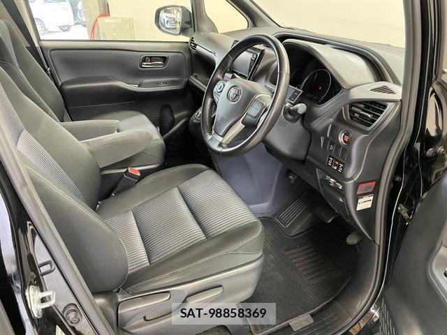 Toyota VOXY 2015-12 8551820-10